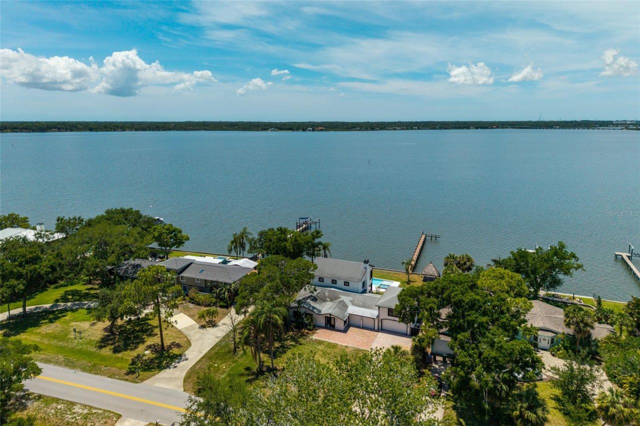 412 Shore Drive E, Oldsmar, FL 34677 Photo