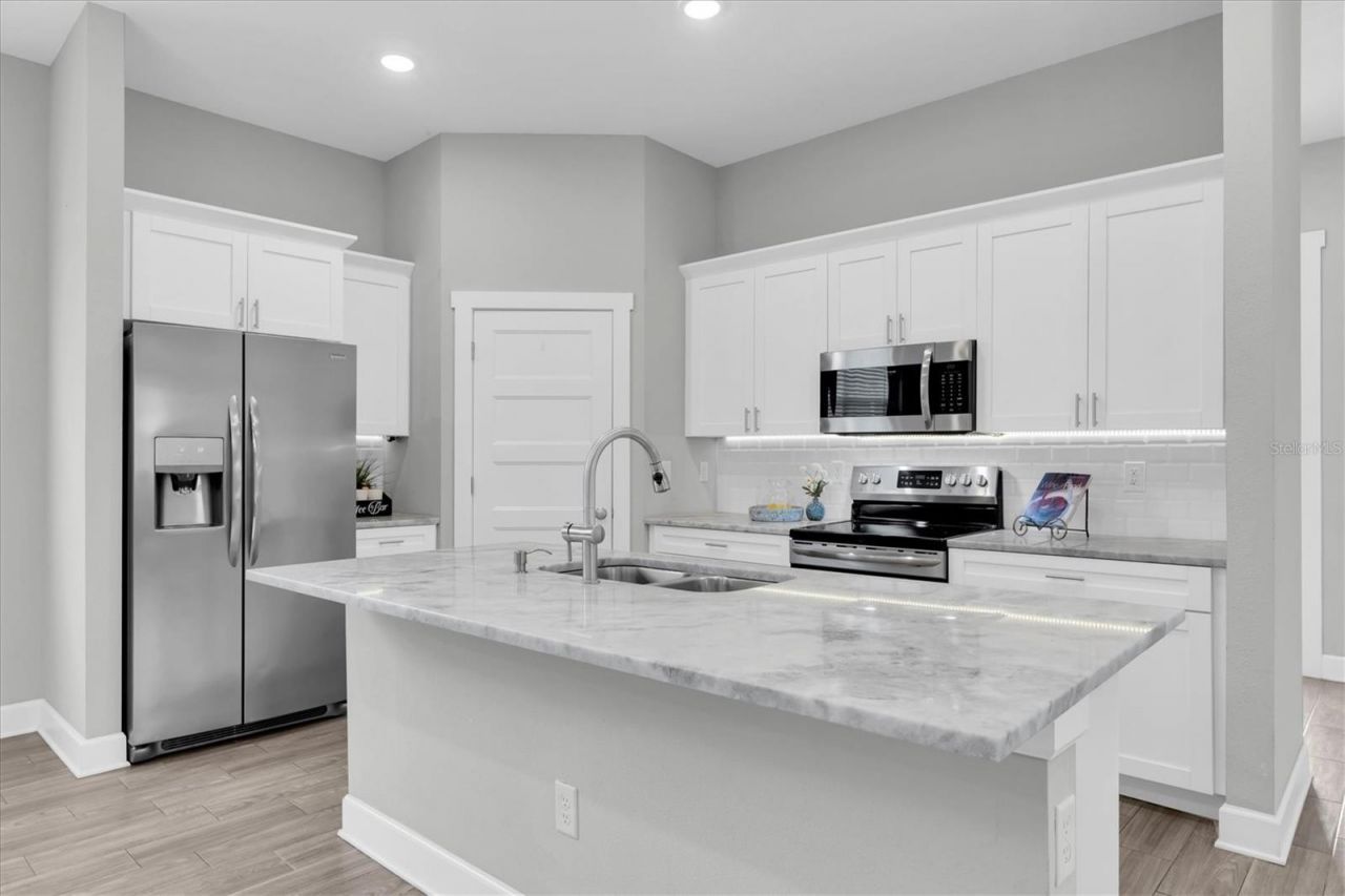 224 NE Jefferson Circle N, Saint Petersburg, FL 33702 Photo