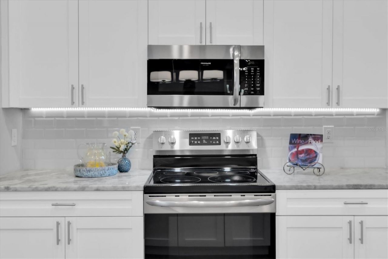 224 NE Jefferson Circle N, Saint Petersburg, FL 33702 Photo
