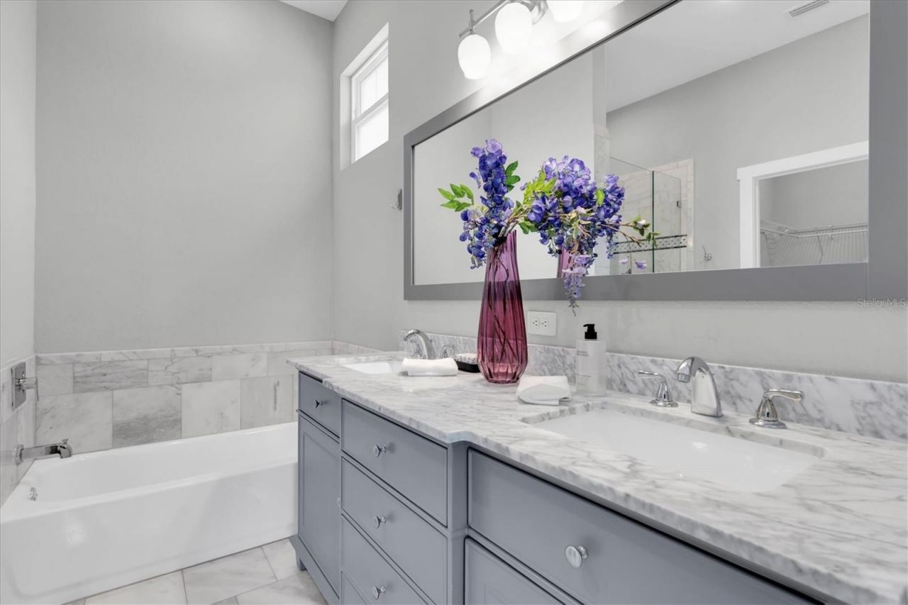 224 NE Jefferson Circle N, Saint Petersburg, FL 33702 Photo