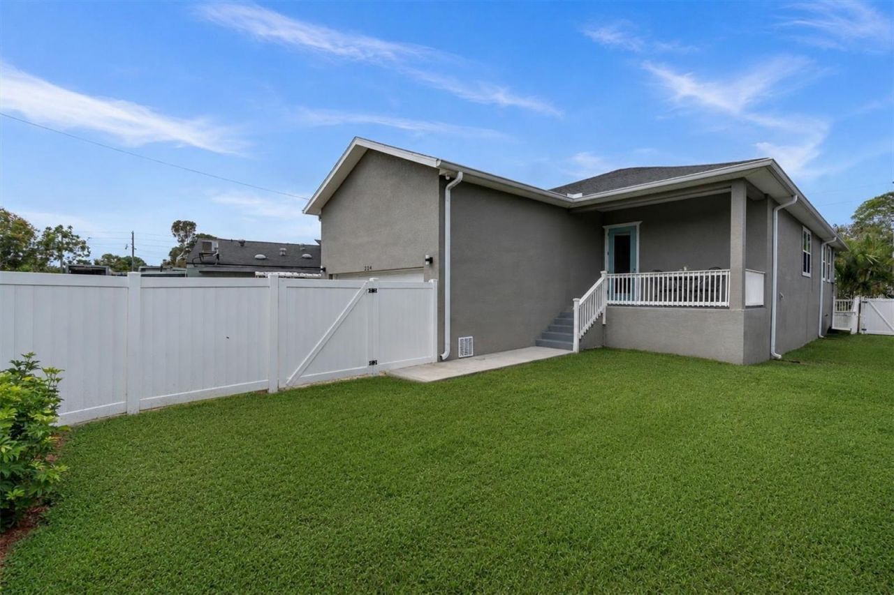 224 NE Jefferson Circle N, Saint Petersburg, FL 33702 Photo