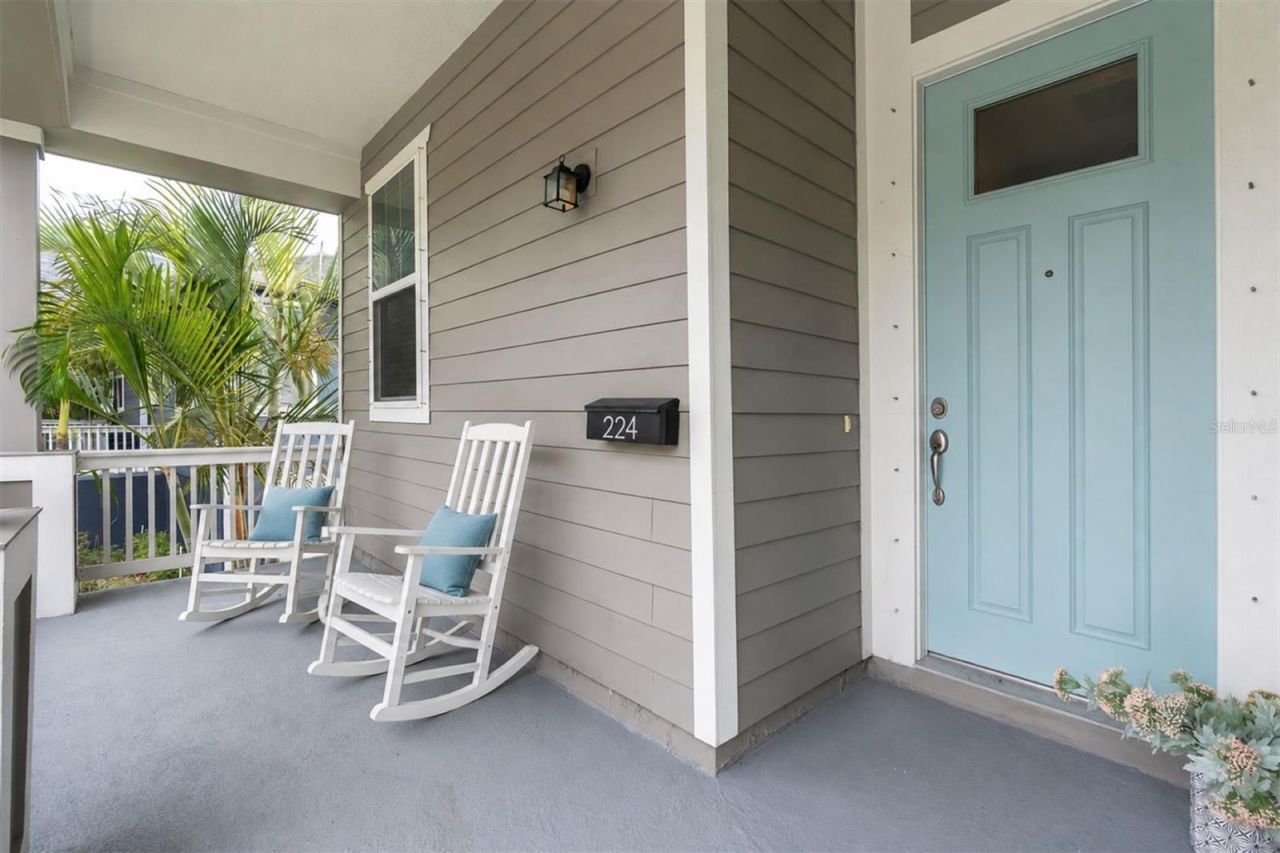 224 NE Jefferson Circle N, Saint Petersburg, FL 33702 Photo