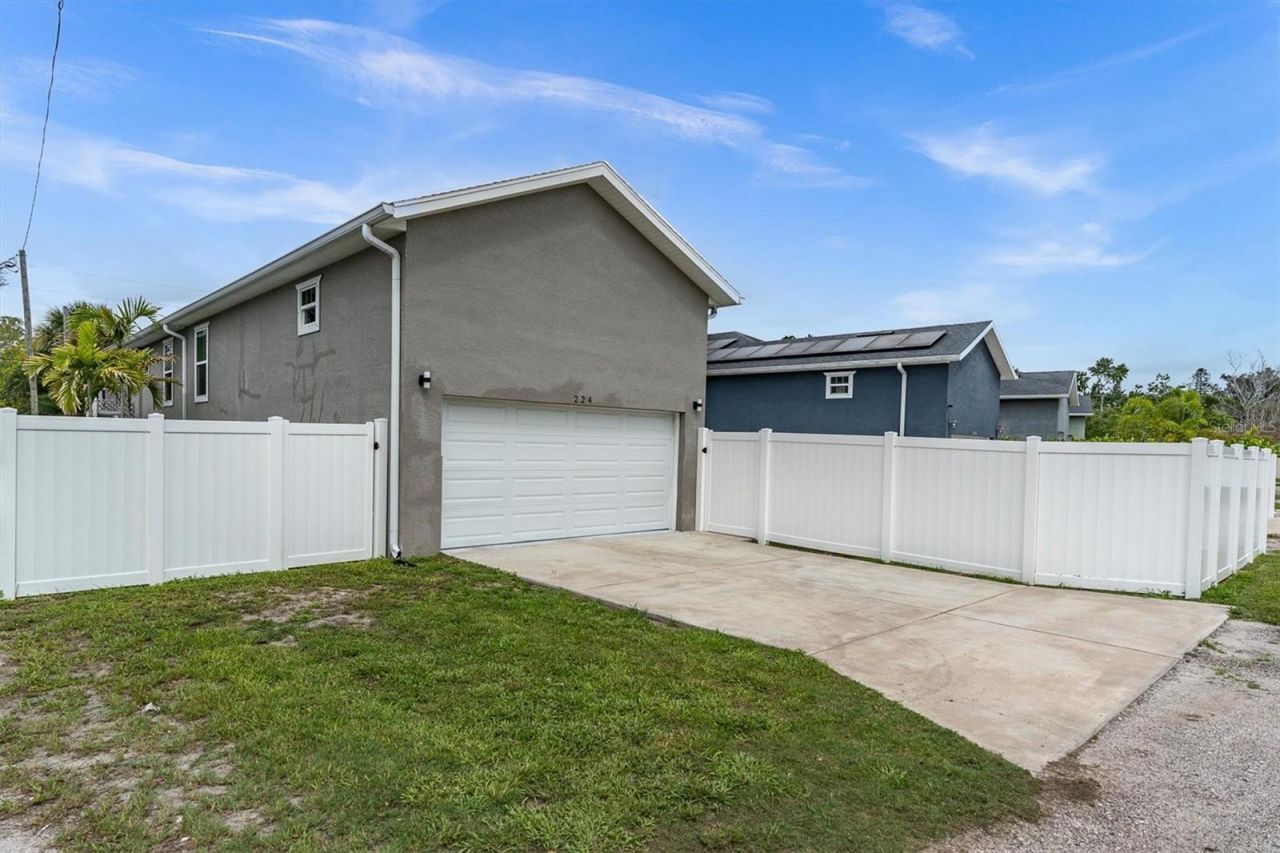224 NE Jefferson Circle N, Saint Petersburg, FL 33702 Photo