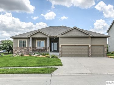 21315 Blackstone Circle, Gretna, NE 68028