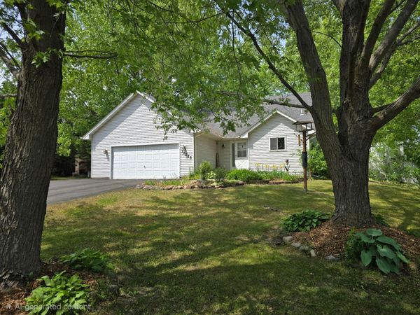 31225 Peninsula Avenue , Lindstrom, MN 55045