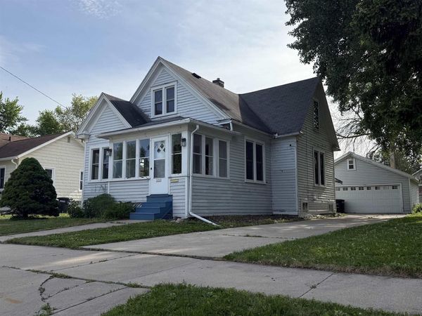 1021 EASTMAN STREET, Oshkosh, WI 54901