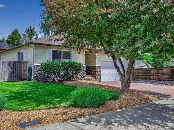 2990 NE Wells Acres Road, Bend, OR 97701