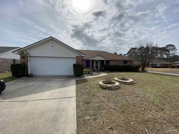 8029 Grand Bahama Dr, Pensacola, FL 32506
