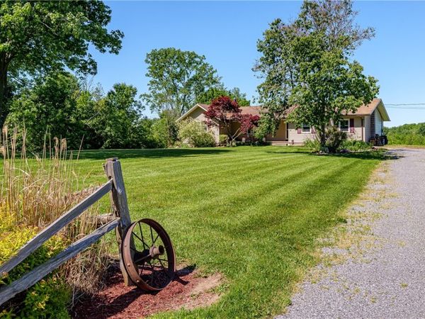 965 Johnson Rd , Churchville, NY 14428