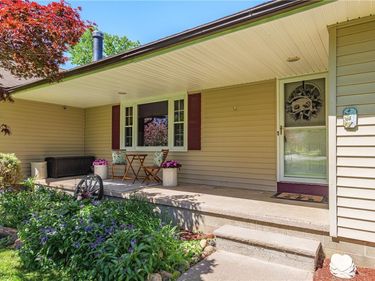 965 Johnson Rd , Churchville, NY 14428
