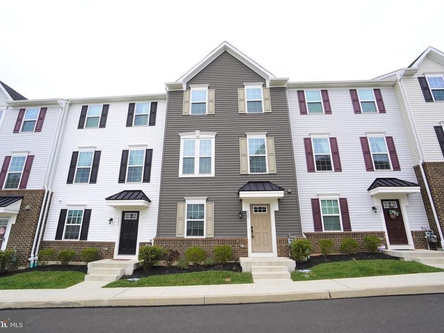 125 Dragon Drive, Lansdale, PA 19446 Main Photo