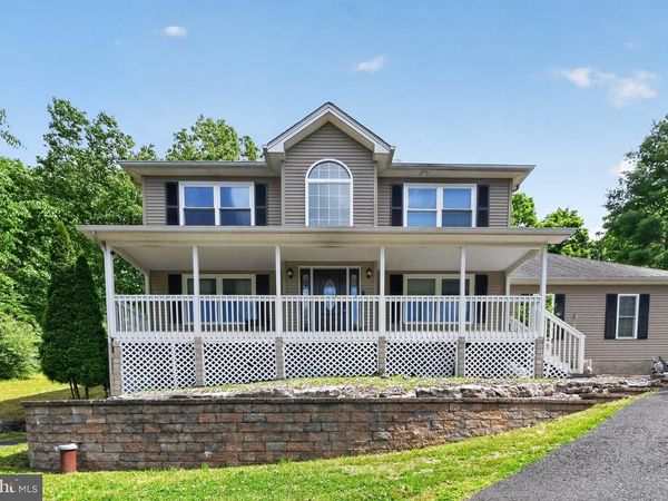 316 REAGAN DRIVE, EAST STROUDSBURG, PA 18301