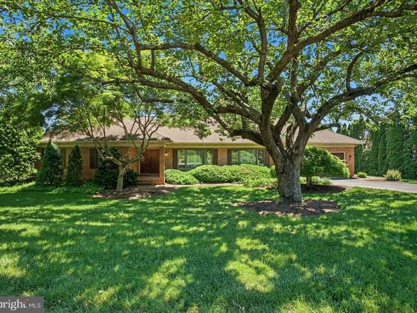 218 OVERLAND LANE, LANCASTER, PA 17601