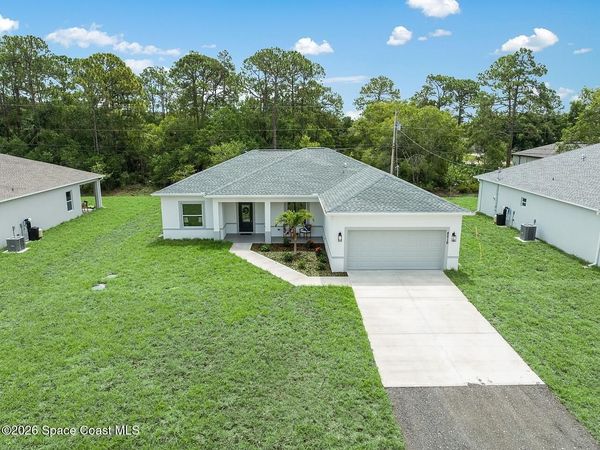 8216 104th Court , Vero Beach, FL 32967