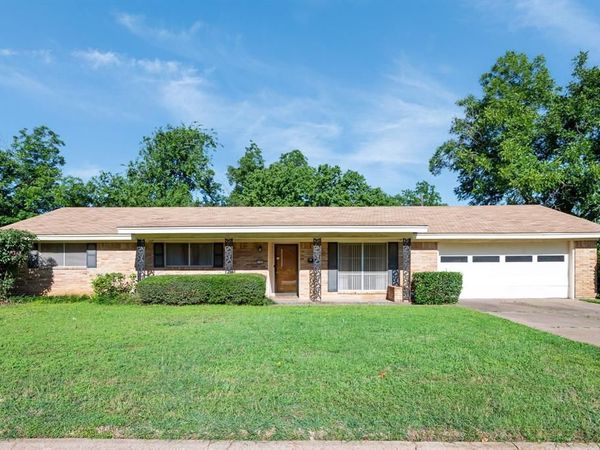1700 SE 23rd Avenue , Mineral Wells, TX 76067