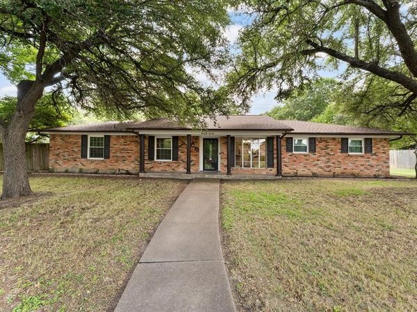 426 Brook Hollow Circle , DeSoto, TX 75115