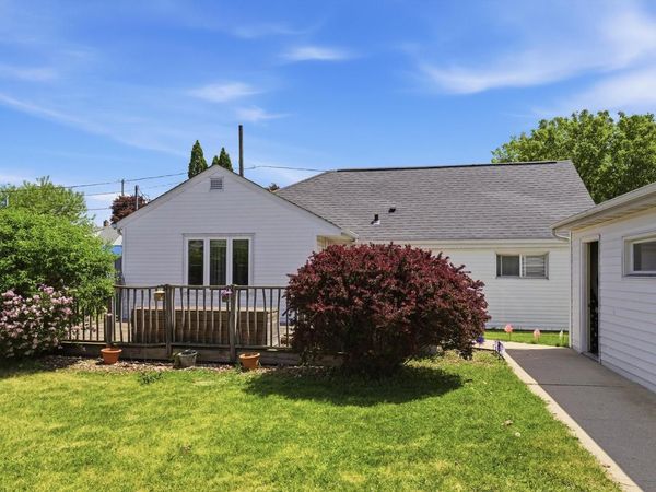 1035 N 43 STREET, Manitowoc, WI 54220