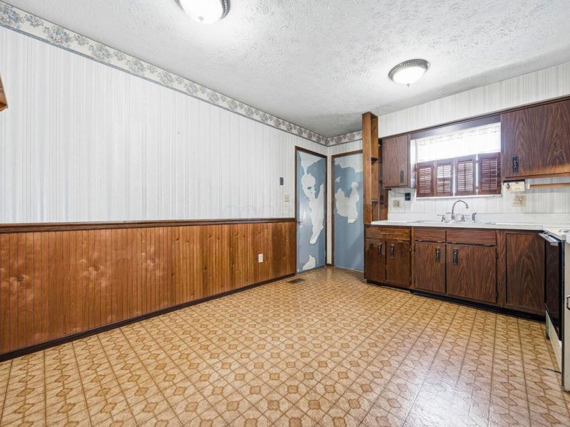 5332 Trabue Road , Columbus, OH 43228 Photo 13
