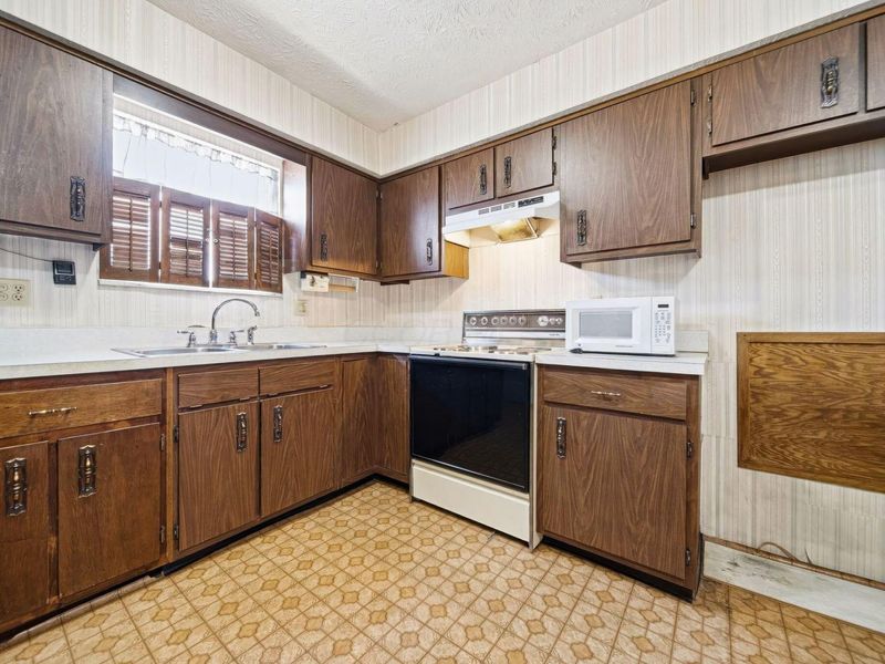 5332 Trabue Road , Columbus, OH 43228 Photo 18
