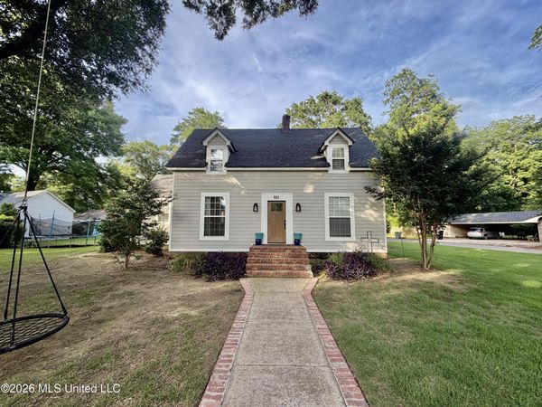601 N Deer Creek Drive, Leland, MS 38756