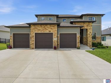 8225 S 97th Street, Lincoln, NE 68526