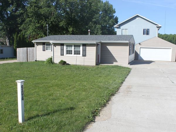 904 Park Avenue , Bettendorf, IA 52722