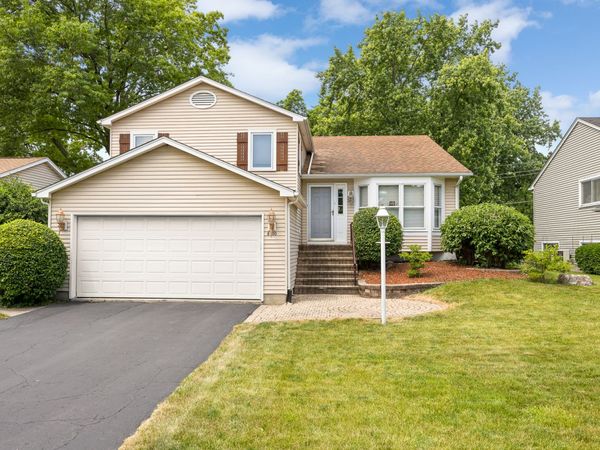 8100 Geneva Street, Woodridge, IL 60517
