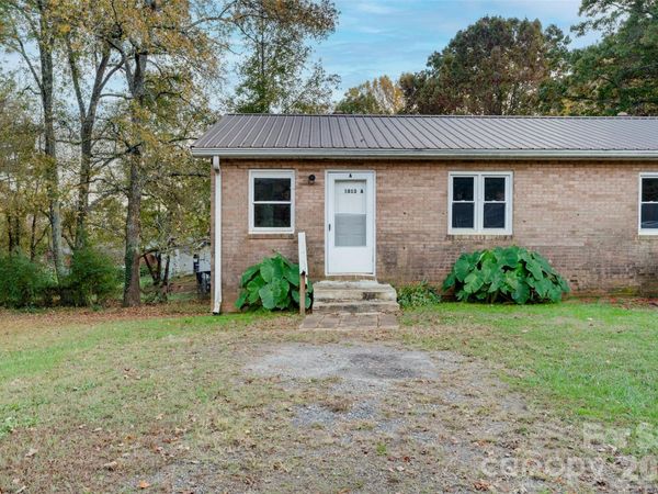 1813 Younger Avenue , Statesville, NC 28677