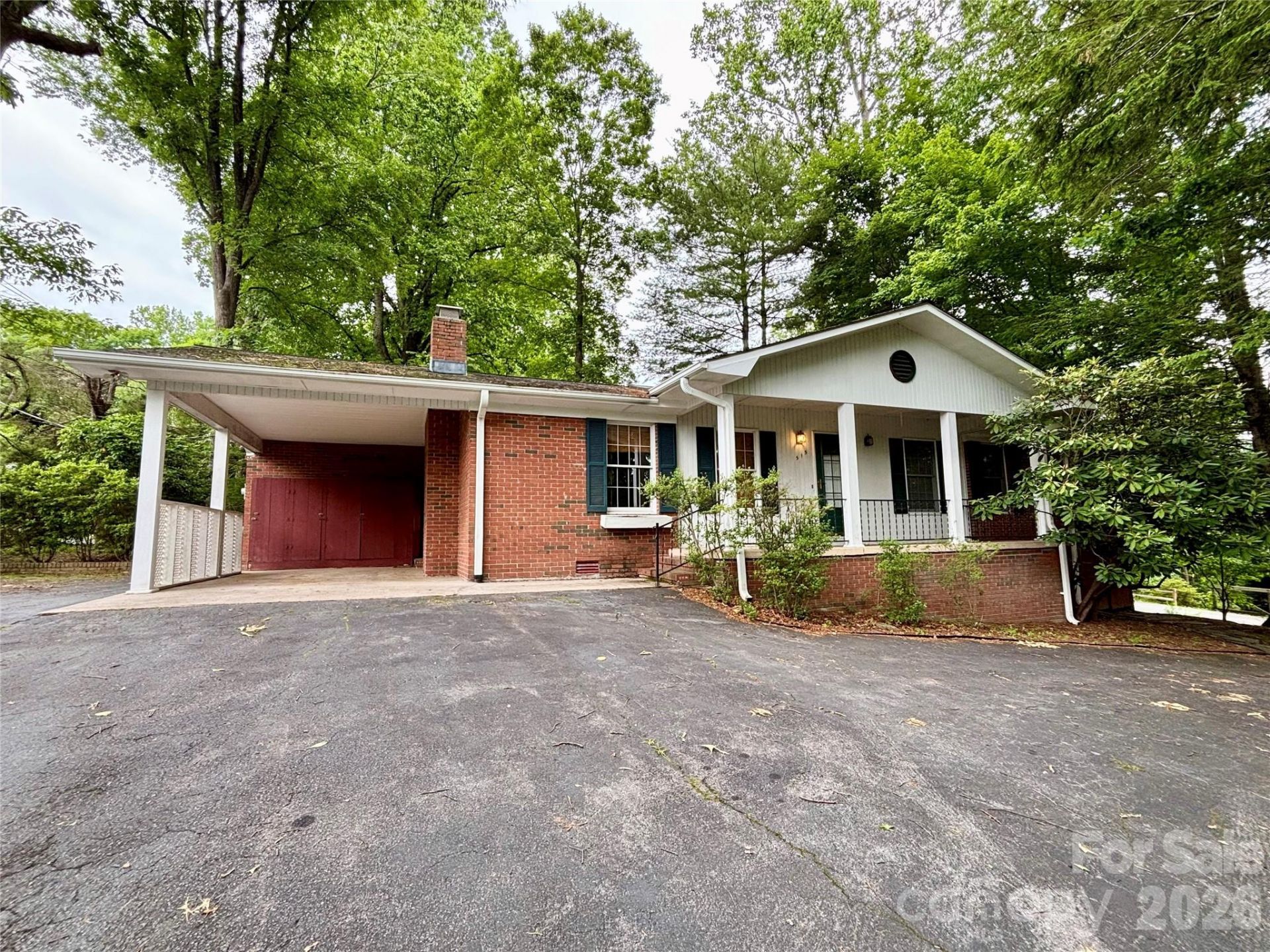 515 Lake Drive , Hendersonville, NC 28739 Main Photo