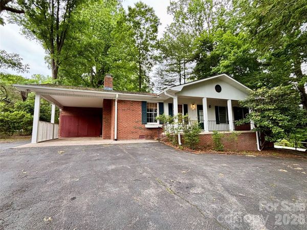 515 Lake Drive , Hendersonville, NC 28739