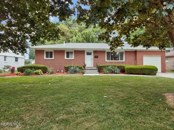 2917 Shoreland Avenue, Toledo, OH 43611
