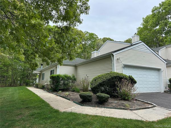 89 Rabbit Run , Manorville, NY 11949