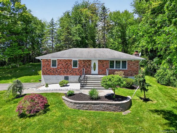 21 Crest Court , Hopewell Junction, NY 12533