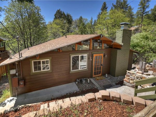1132 Crags Lane , Fawnskin, CA 92333
