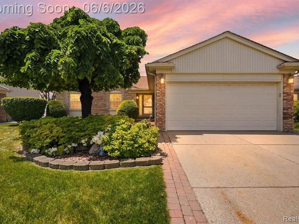 42321 Royal Lane, Clinton Twp, MI 48038