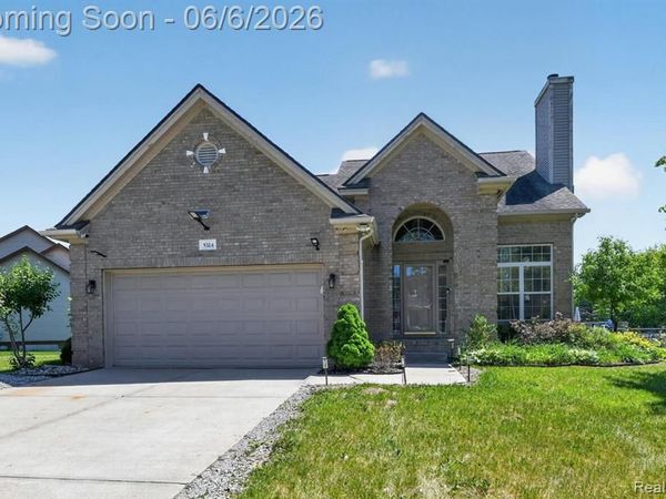 5324 Sequoia Court , Burton, MI 48439
