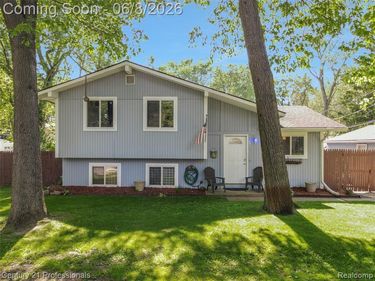 9664 Listeria Street, Commerce Twp, MI 48382
