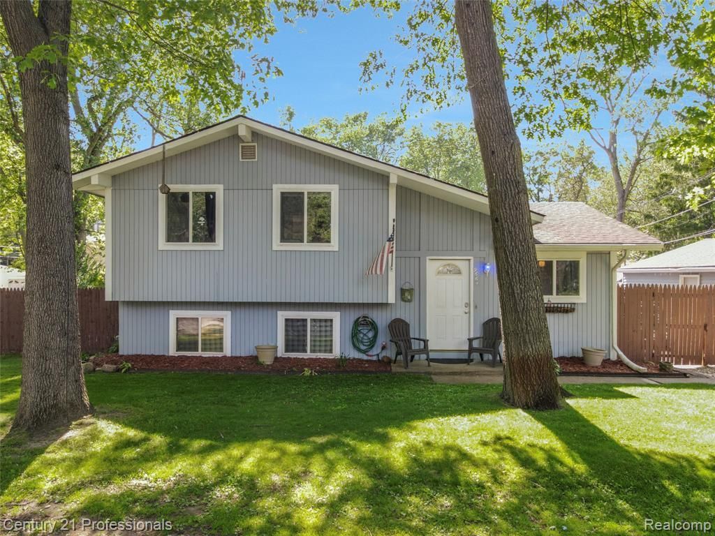 9664 Listeria Street, Commerce Township, MI 48382 Main Photo
