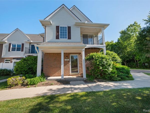 730 Amberly Drive, Unit C, Waterford Township, Mi 48328