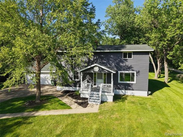 1460 W Silverbell Road , Lake Orion Vlg, MI 48359