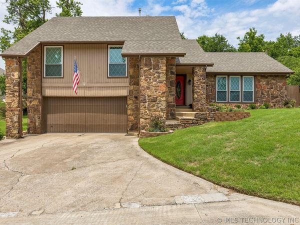813 E Teresa Avenue , Sapulpa, OK 74066