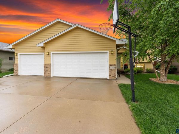 7316 W 65th St, Sioux Falls, SD 57106