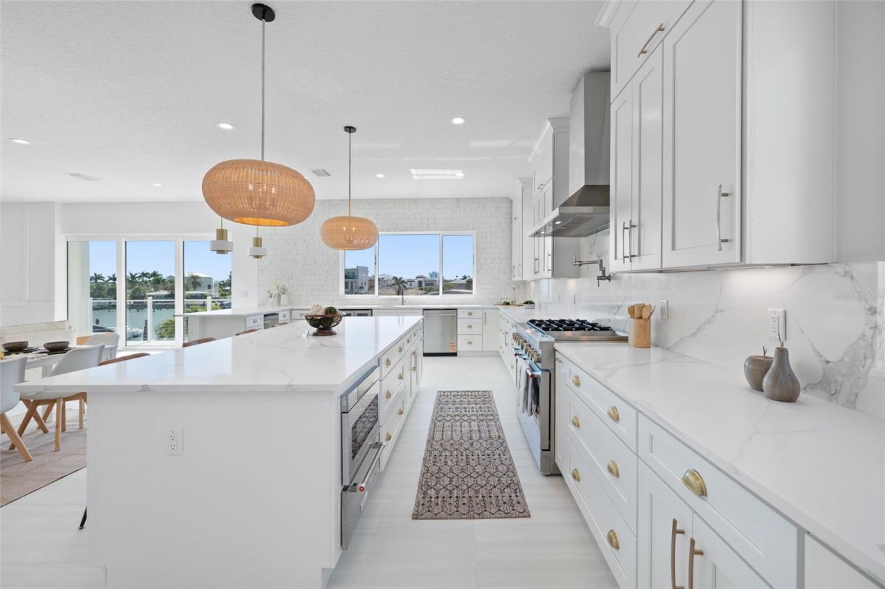 11460 7th Street E, Treasure Island, FL 33706 Photo