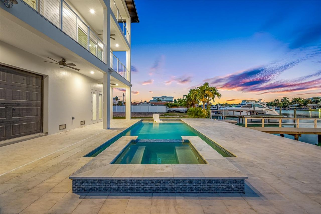 11460 7th Street E, Treasure Island, FL 33706 Photo