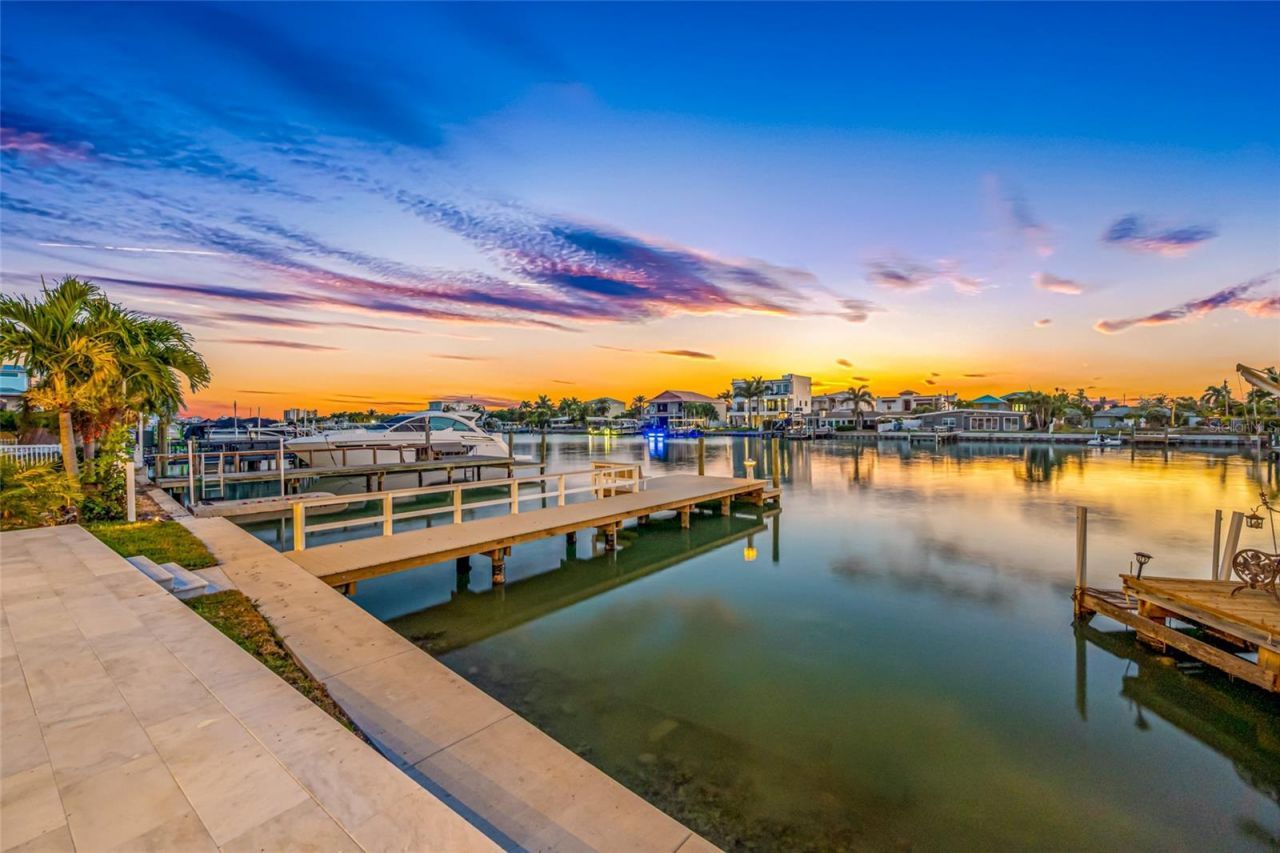 11460 7th Street E, Treasure Island, FL 33706 Photo