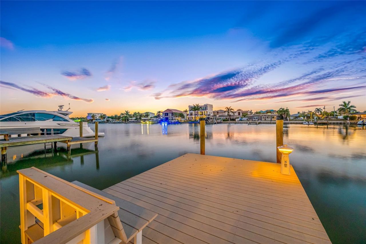 11460 7th Street E, Treasure Island, FL 33706 Photo