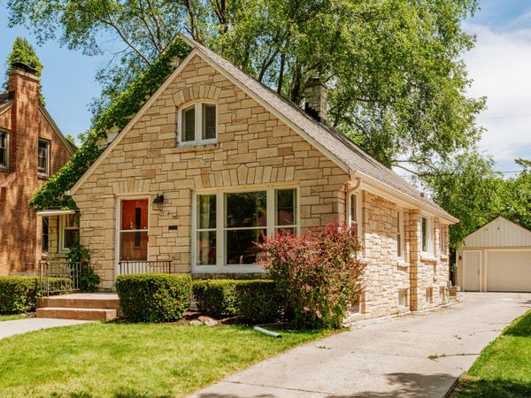 2914 N 69th St, Milwaukee, WI 53210