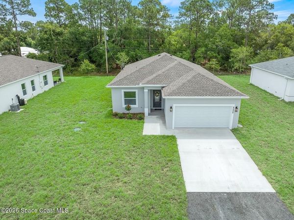 8226 104th Court , Vero Beach, FL 32967