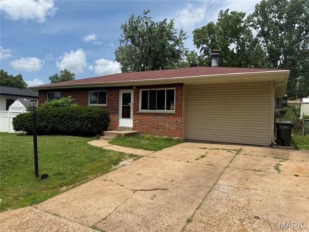 3 Petersburg Court, Arnold, MO 63010 Main Photo