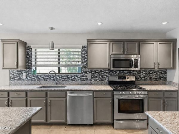 3207 W MOLLY Lane, Phoenix, AZ 85083